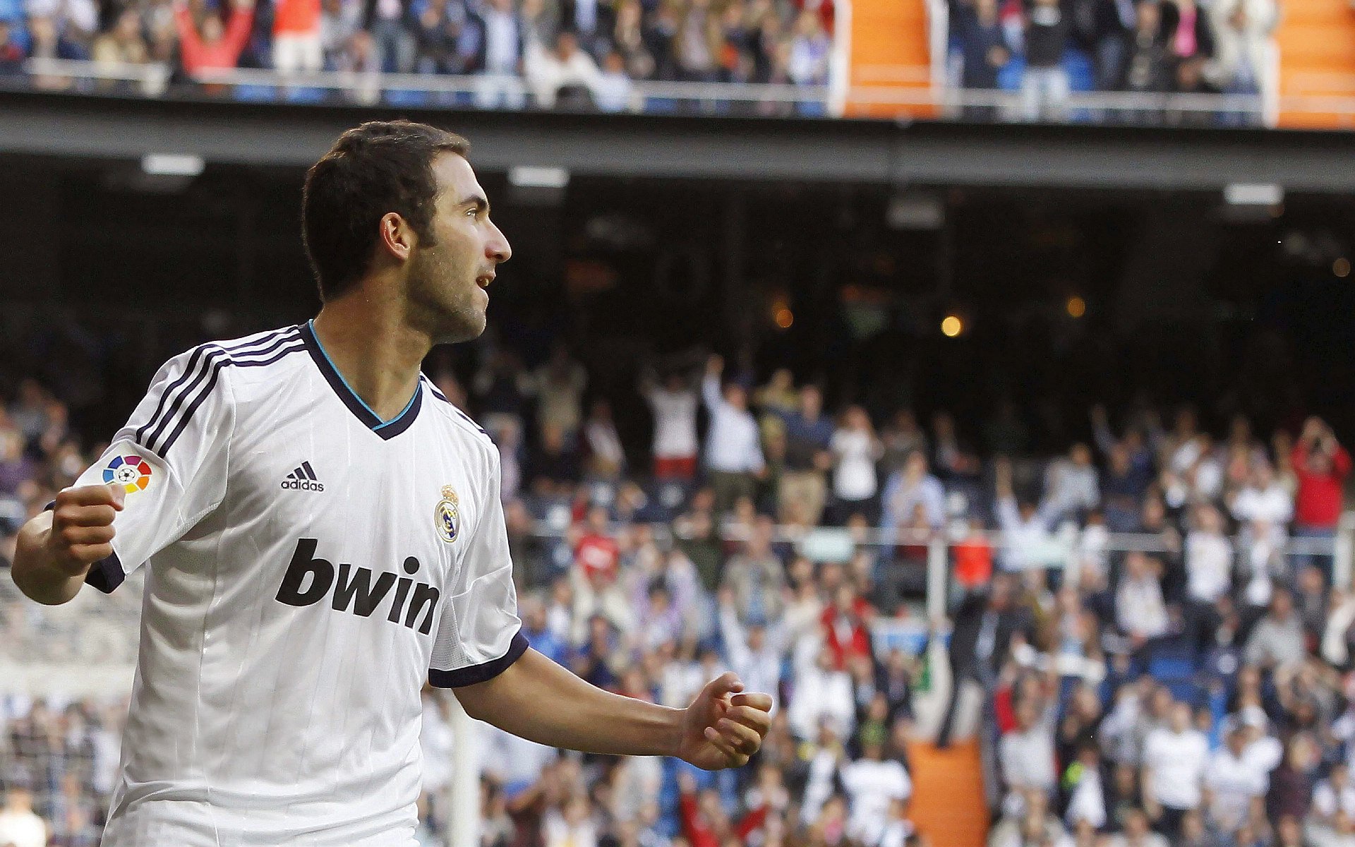 智能材料:未来赛车的革新之路,智能汽车材料